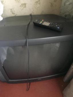 Продам телевизор старого образца на запчасти рабочий