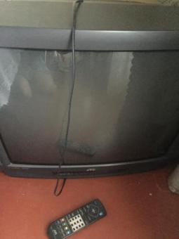 Продам телевизор старого образца на запчасти рабочий